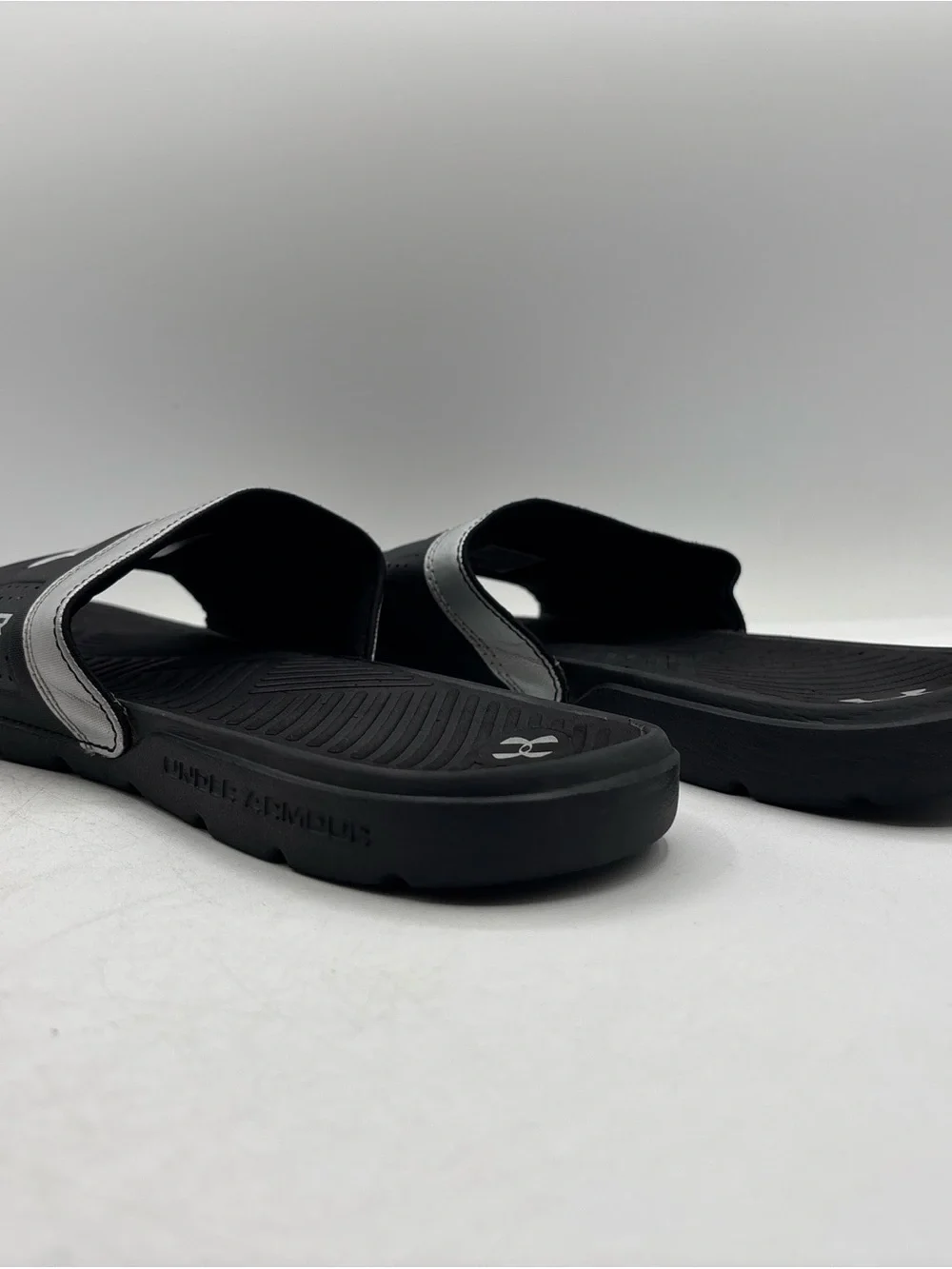 Under Armour UA Playmaker VI Slides Men’s Size 10 Black Silver Athletic Recovery